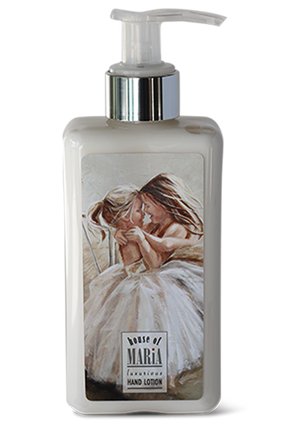 Hugging Girls | Sen Sen | Hand Lotion